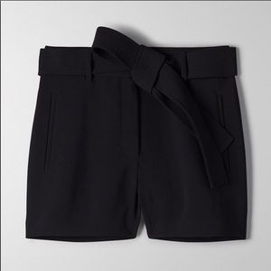 Aritzia tie front shorts! Size 6
